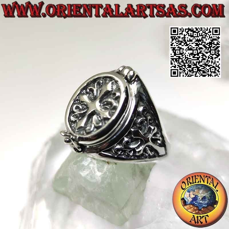Oval silver box ring (poison holder) with Christian cross decoration
