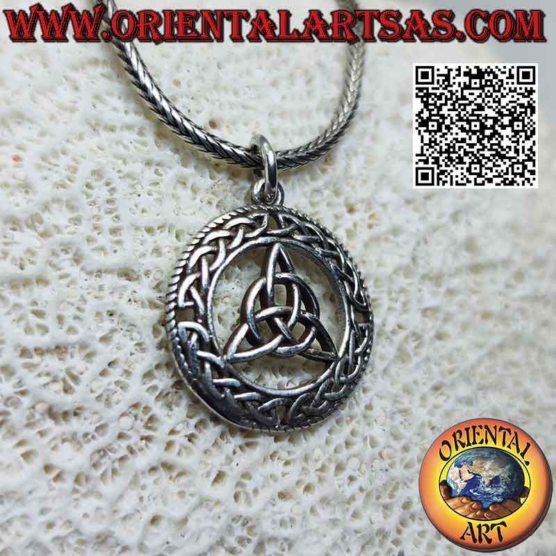 Pendentif en argent noeud tyrone (Triquetra) dans le cercle des tissages celtiques