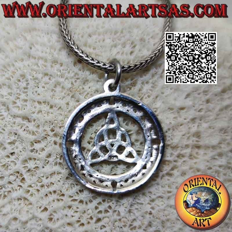 Ciondolo d'argento nodo di tyrone (Triquetra) nel cerchio di intrecci celtici