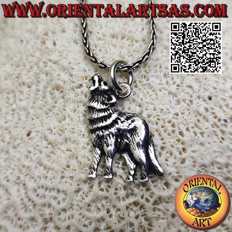 Silver pendant in the shape of a wolf howling (profile)
