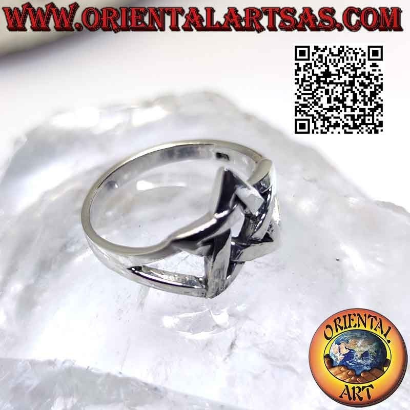 Anello in argento liscio con pentacolo liscio agganciato a due lateralmente