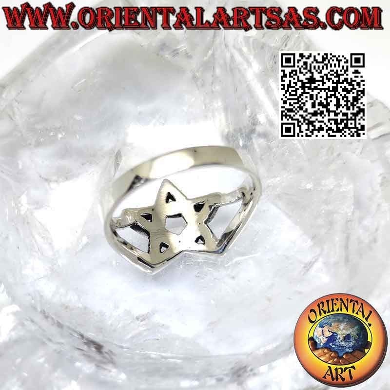 Anello in argento liscio con pentacolo liscio agganciato a due lateralmente