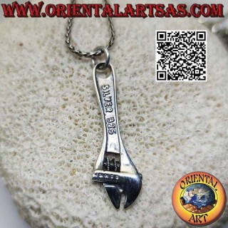 Colgante de plata, la llave inglesa (trabajando)