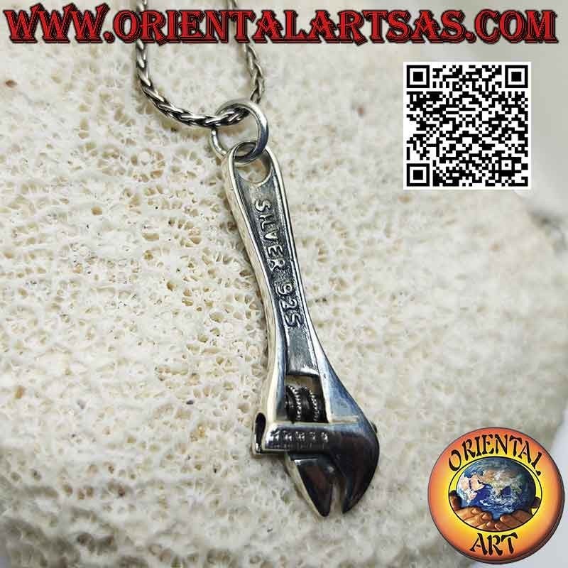 Colgante de plata, la llave inglesa (trabajando)
