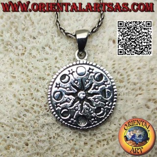Ciondolo in argento, medaglia con sole centrale e fasi lunari incise