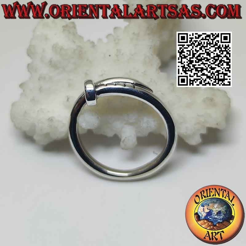 Anello in argento liscio a forma di chiodo