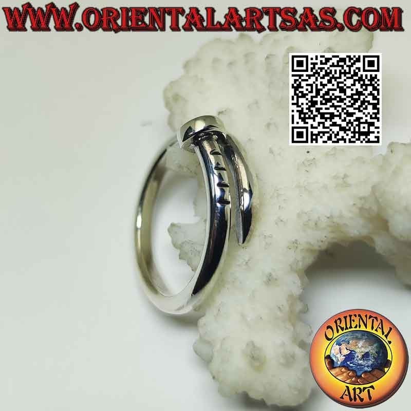 Anello in argento liscio a forma di chiodo
