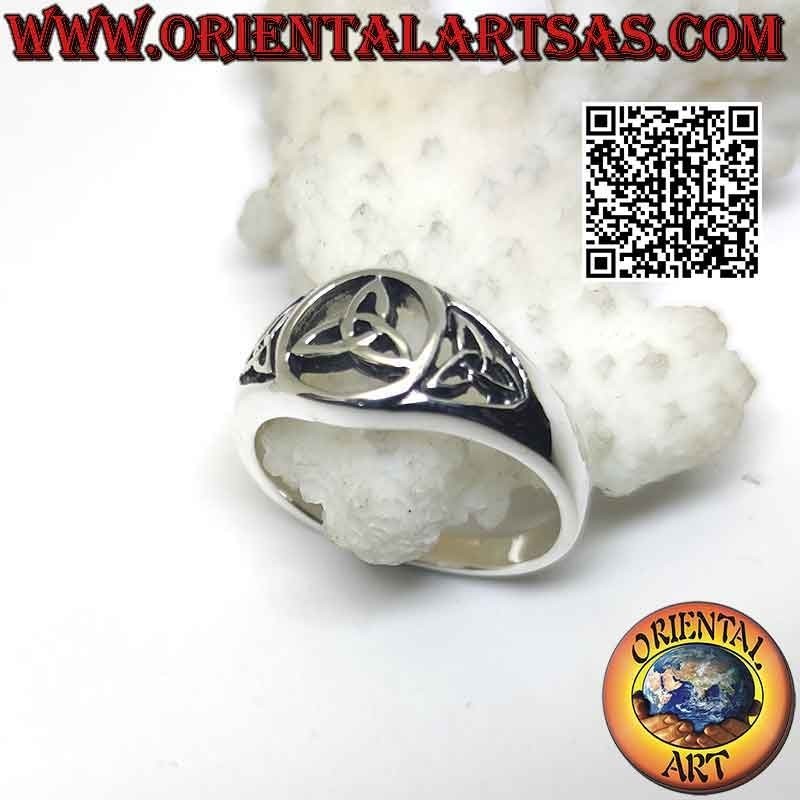 Round perforated silver ring with central and side triquetra