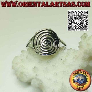 Anillo de plata con densa espiral perforada enganchada a dos