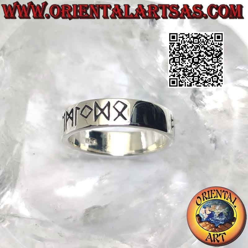 Anillo de plata con banda lisa de 6 mm de ancho. con runas celtas grabadas