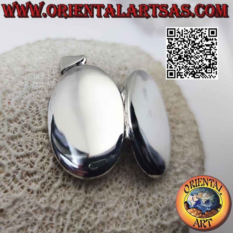 Flat smooth oval silver photo frame pendant (34x22)