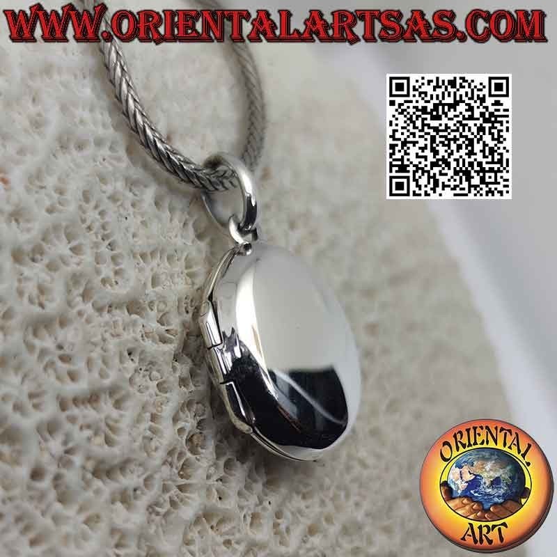 Flat smooth oval silver photo frame pendant (18x14)