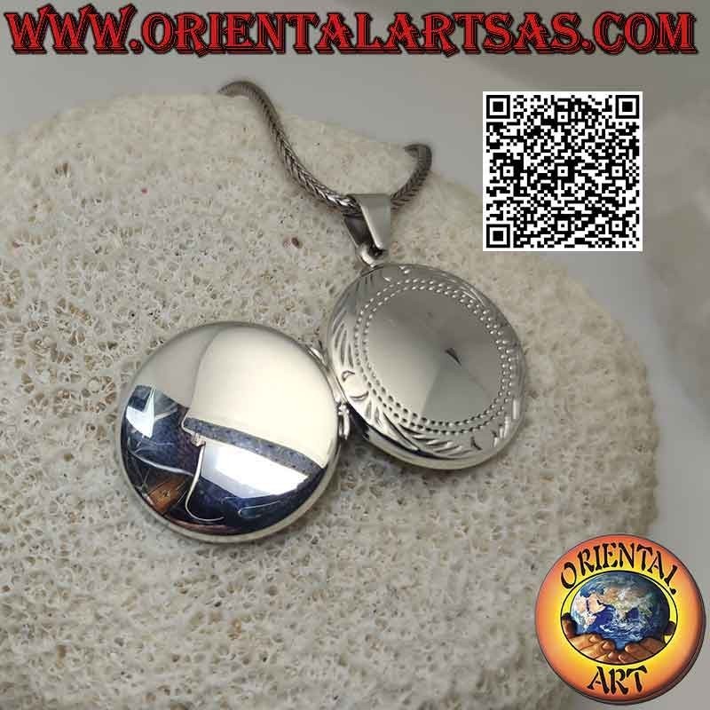 Flat smooth round silver photo frame with engraved floral frame (Ø 24 mm)