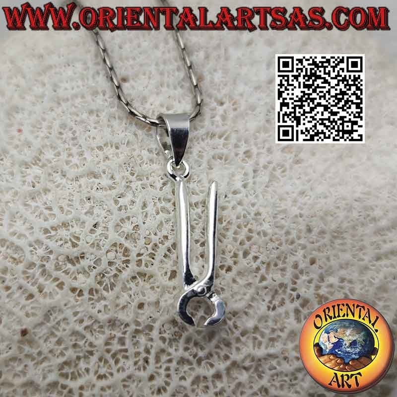 Colgante de plata, la tenaza (herramienta de trabajo)