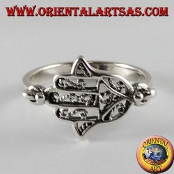 Bague en argent à la main de Fatima Hamsa