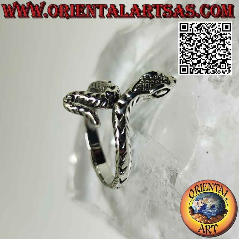 Anillo de plata con forma de serpiente grabada en movimiento sinuoso (una vuelta)