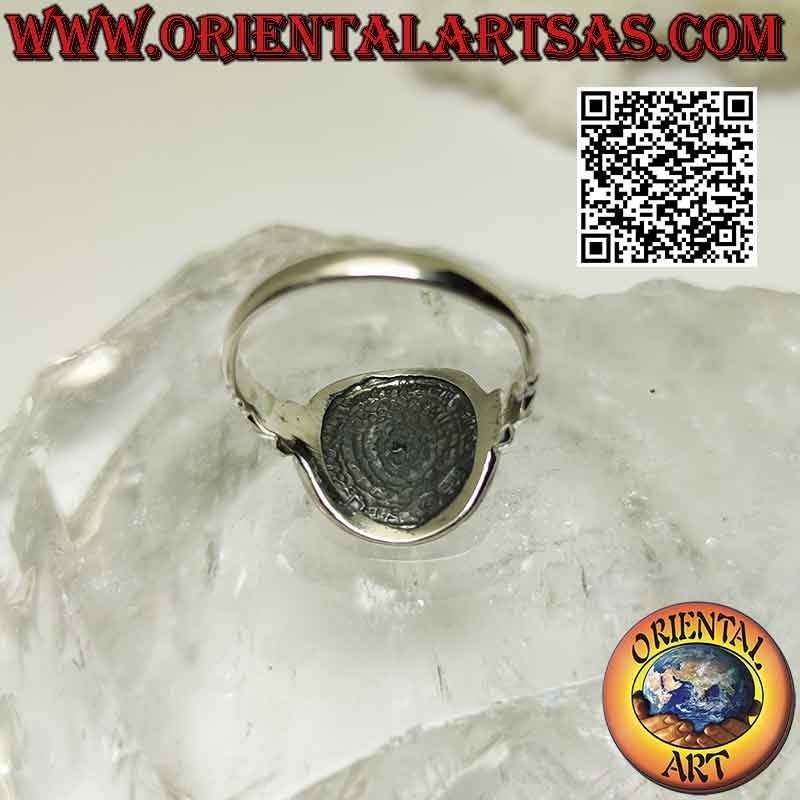 Anello in argento, "Il Disco di Festo" con tridente sui lati (medio)