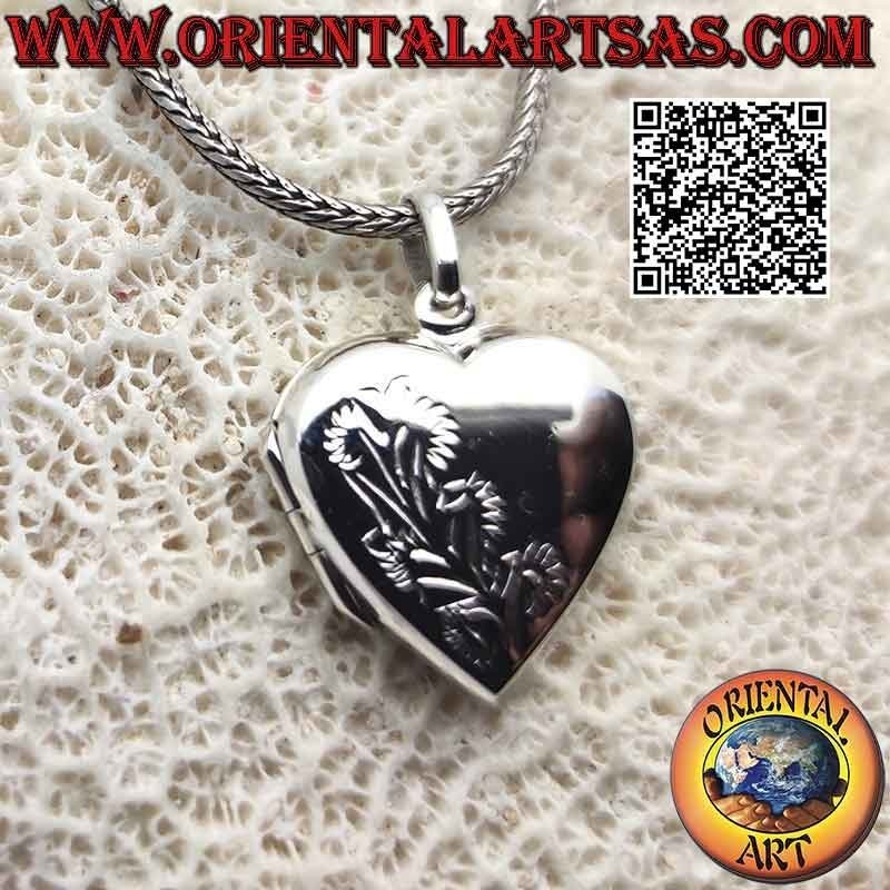 Flat Smooth Heart Shape Silver Photo Pendant with Floral Engraving on Half (20 * 20)