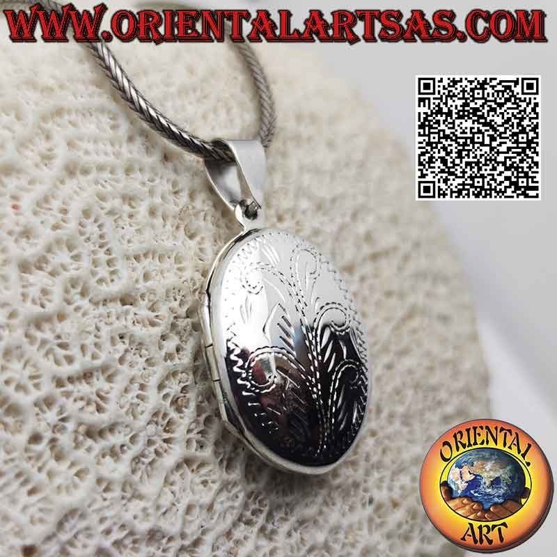 Flat smooth oval silver photo frame pendant with shrub floral engraving (25x20)