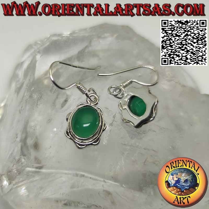 Orecchini in argento con agata verde ovale cabochon su montatura a petali lisci