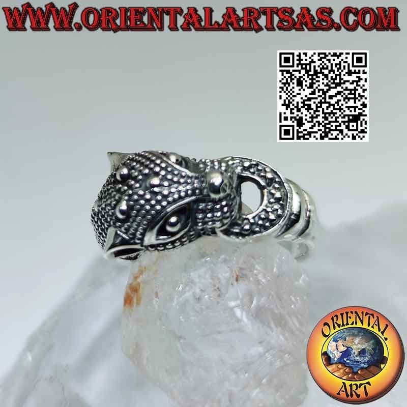 Anello in argento, testa di leopardo che afferra un anello