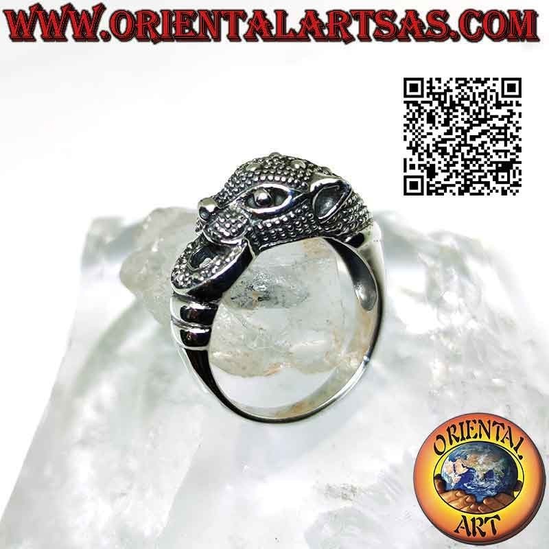 Anello in argento, testa di leopardo che afferra un anello