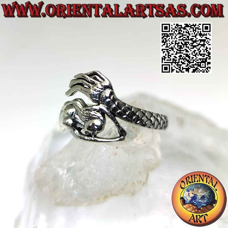 Anello in argento liscio, la sirena avvolgente e seducente