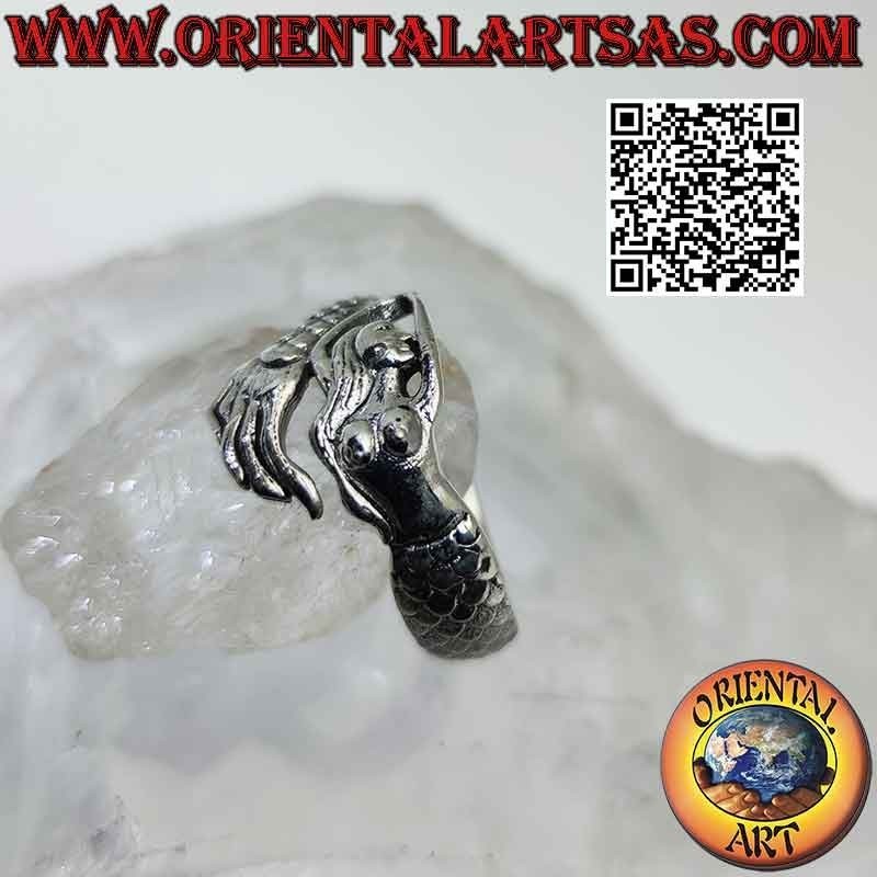 Anillo de plata lisa, la sirena envolvente y seductora