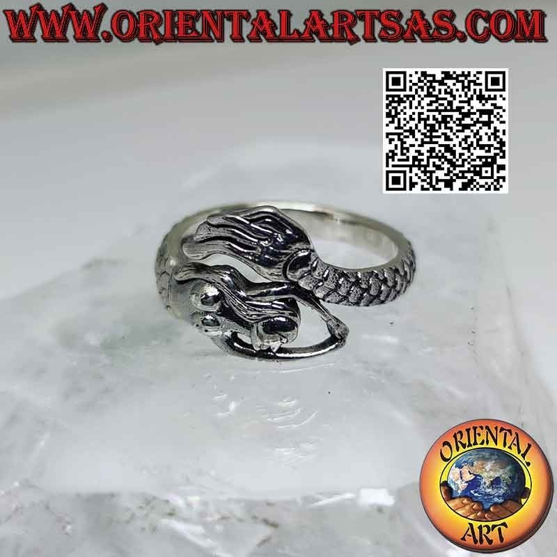 Anillo de plata lisa, la sirena envolvente y seductora