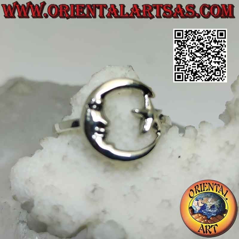 Anillo liso de plata con estrella y luna formando círculo