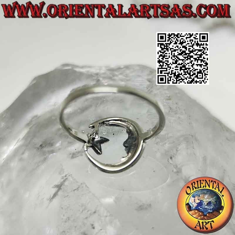 Anello in argento liscio con stella e luna a formare un cerchio