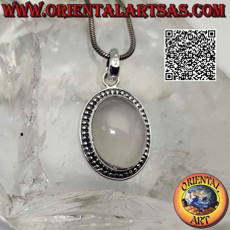 Ciondolo in argento con quarzo rosa ovale cabochon contornato da una fila di microsfere lisce (17x12)