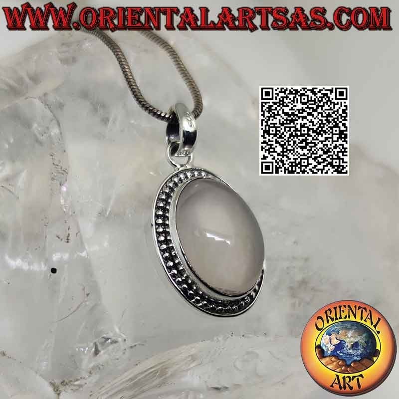 Colgante de plata con cabujón de cuarzo rosa ovalado rodeado de una hilera de microesferas lisas (17x12)