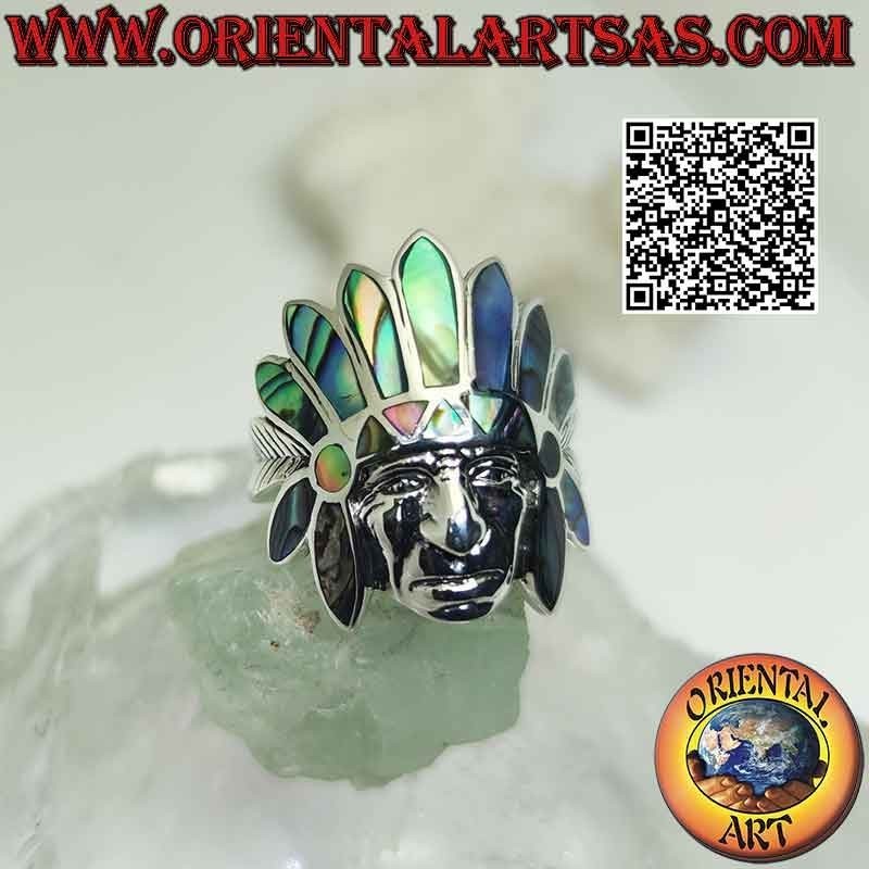 Anello in argento, testa del saggio Indiano nativo d'America con copricapo di abalone (paua) e volto liscio