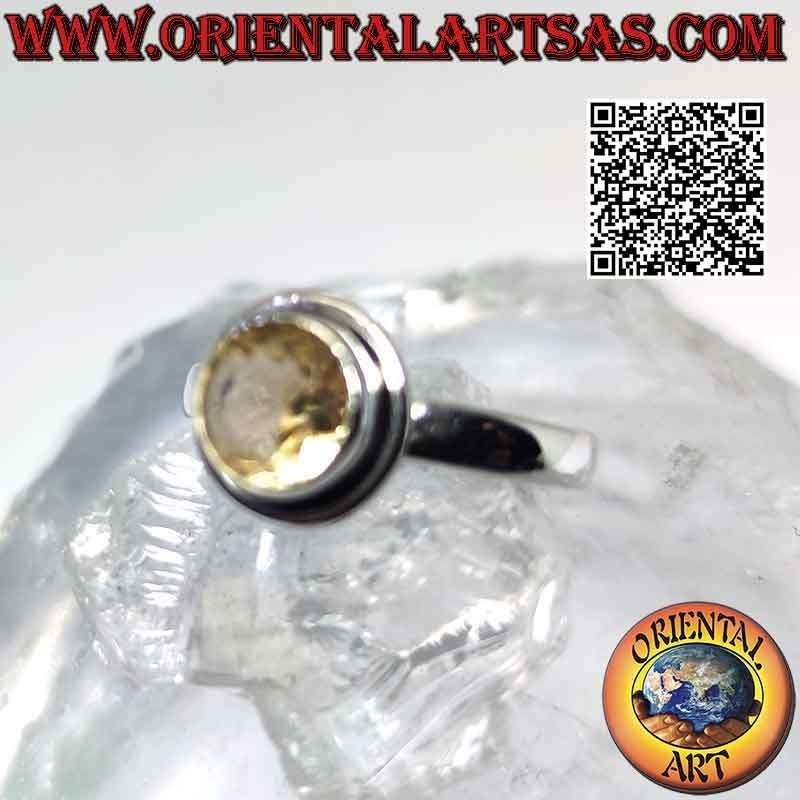 Silver ring with round faceted citrine quartz and smooth edge