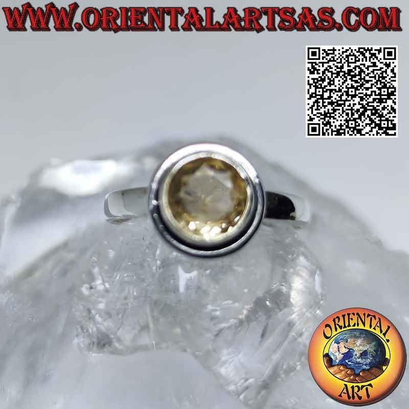 Anello in argento con topazio (quarzo citrino) sfaccettato tondo e bordo liscio