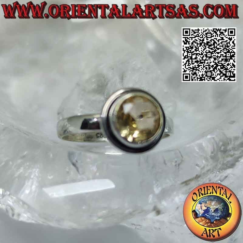 Bague en argent avec quartz citrine rond facetté et bord lisse