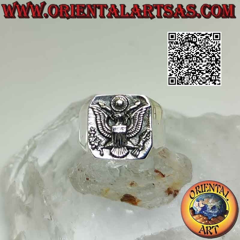 Bague en argent lisse avec les armoiries des États-Unis d'Amérique (aigle à tête blanche ou pygargue à tête blanche) en relief