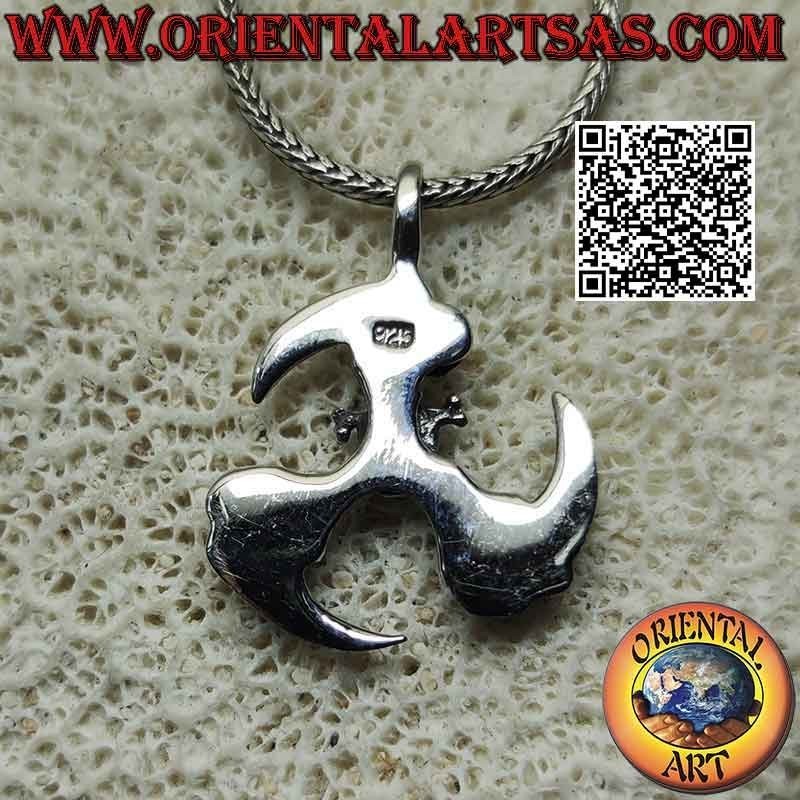Silver pendant with triple claw of the dragon in circular motion with central skull