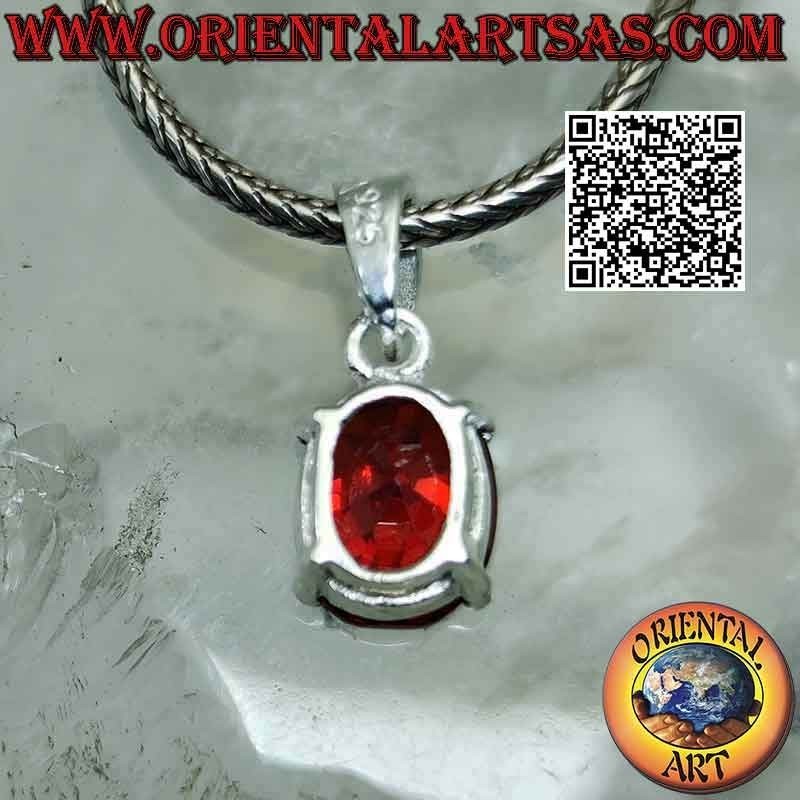 Silberanhänger mit oval facettiertem Granat in glatter Doppelfassung