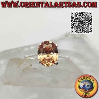 Anillo de plata con zirconio champagne facetado ovalado engastado en doble engaste liso