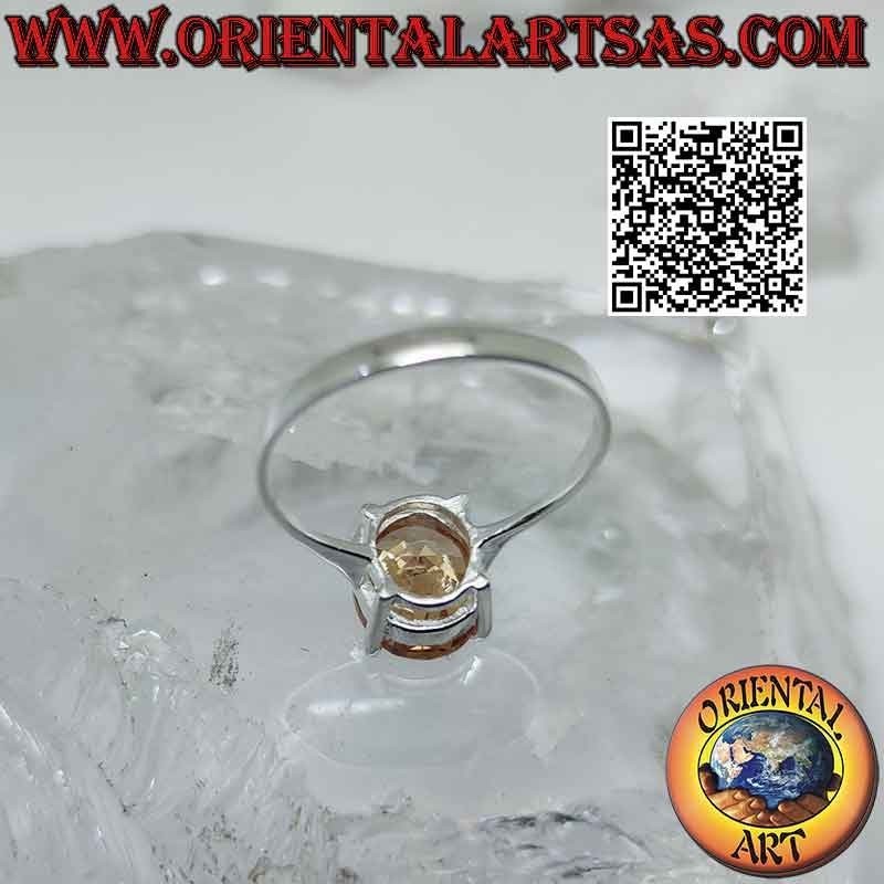 Anello in argento con zircone champagne sfaccettato ovale incastonato su montatura liscia doppia