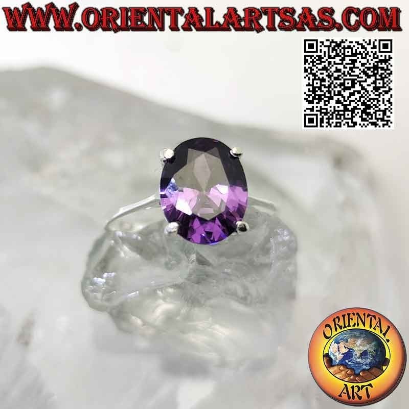 Anillo de plata con amatista sintética facetada ovalada engastada en doble engaste liso