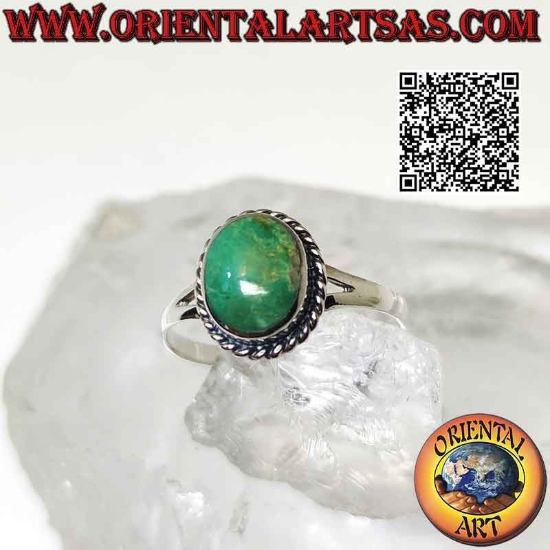 Bague en argent avec turquoise ovale naturelle de l'Arizona entourée d'un bord torsadé