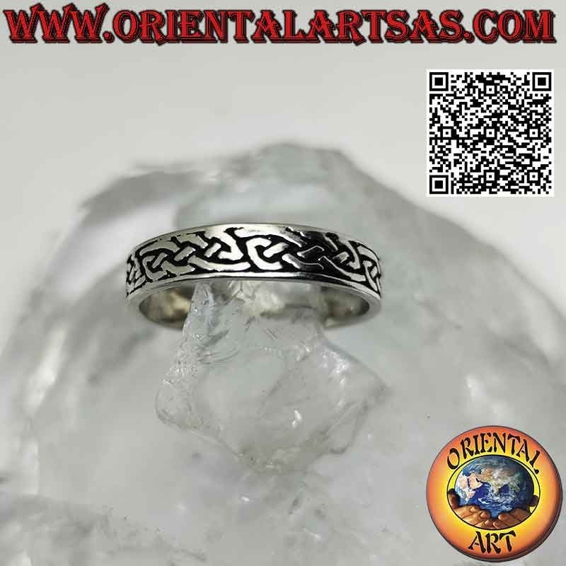 Bague en argent de 5 mm. avec tissage celtique infini gravé