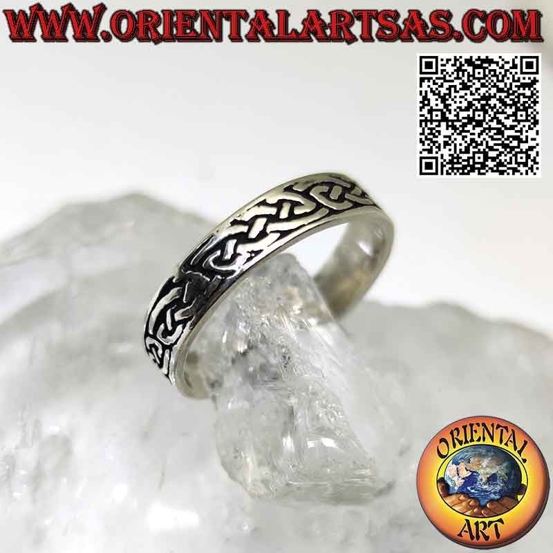 Anillo de banda de plata de 5 mm. con tejido celta infinito grabado