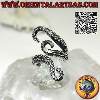 Silver ring, the three tentacles of the enveloping octopus (octopus) or octopus