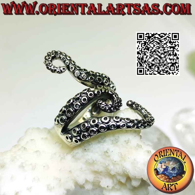 Silver ring, the three tentacles of the enveloping octopus (octopus) or octopus