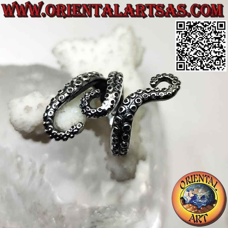 Silver ring, the three tentacles of the enveloping octopus (octopus) or octopus