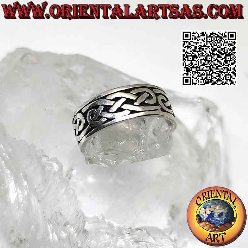 Anillo de banda de plata de 8 mm. con infinito tejido celta a menudo grabado